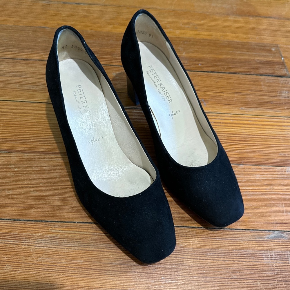 Black Pumps